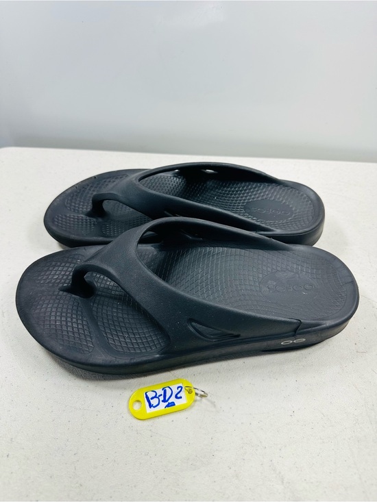OOFOS OOriginal thong sandals size 6